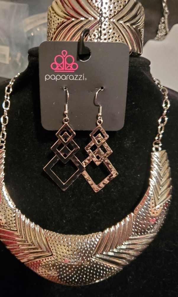 Silver necklace set